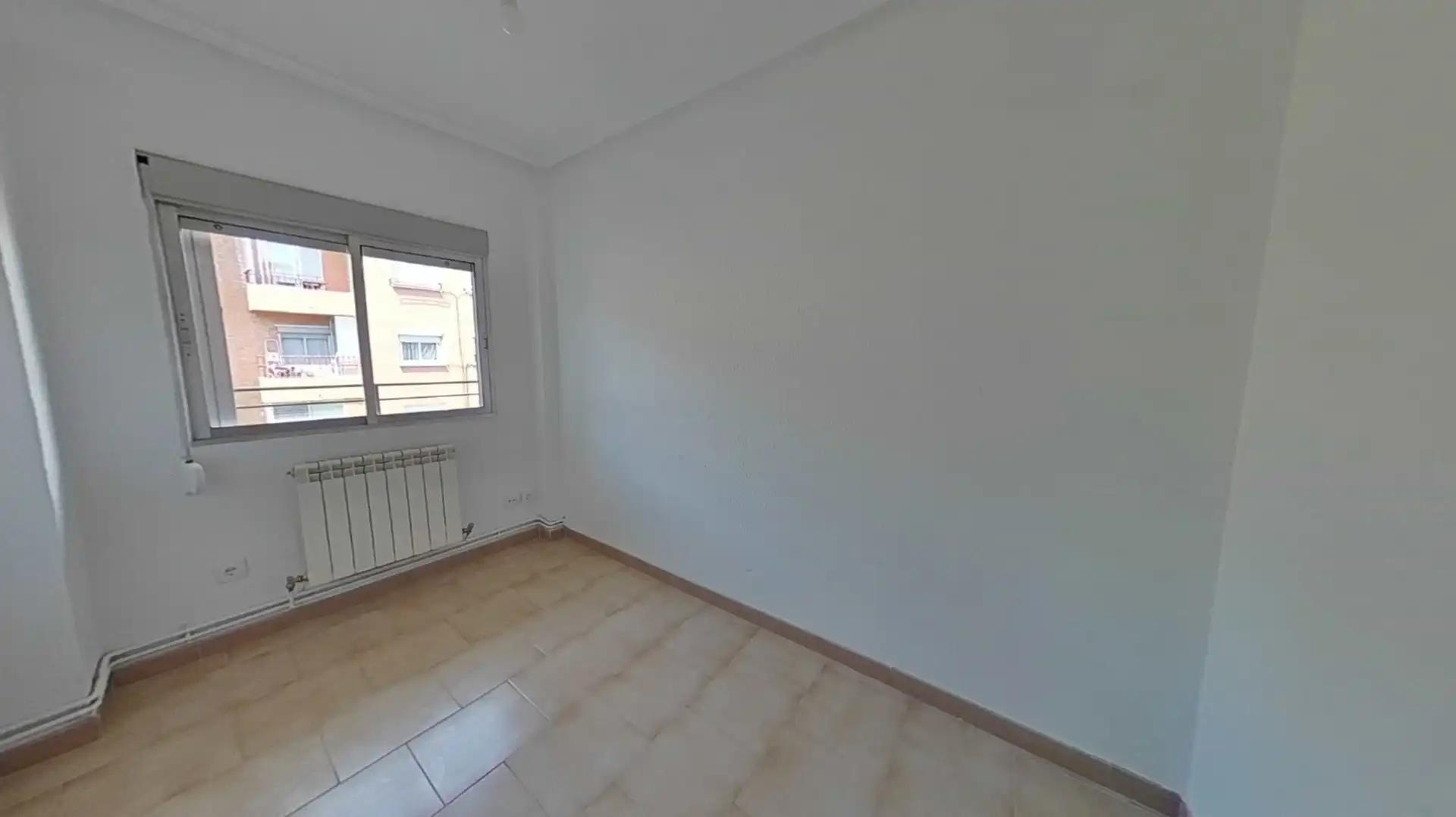 Bedroom of Flat for sale in Zaragoza  with Heating, Parquet flooring and Oven