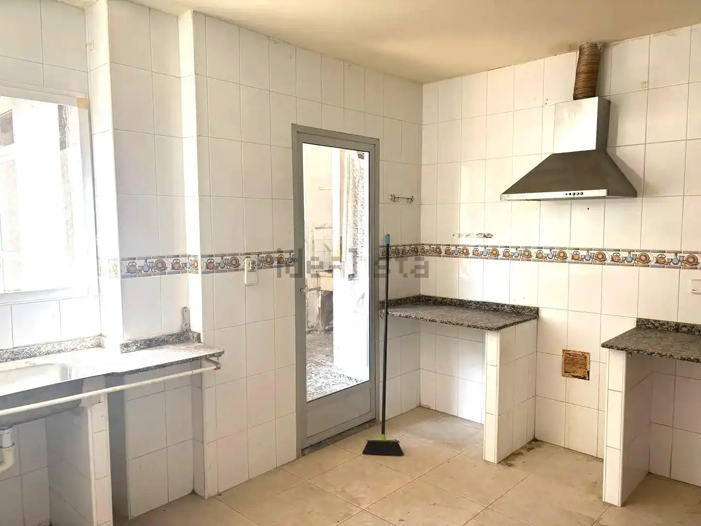 Cuina de Casa adosada en venda en Moncada amb Terrassa, Traster i Balcó