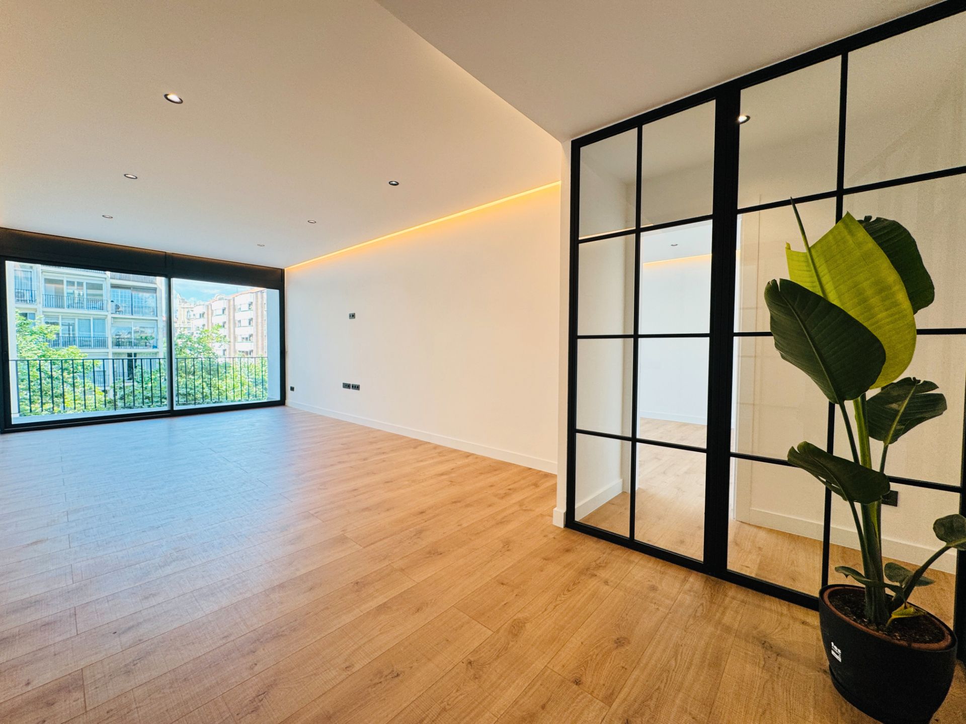 Sala d'estar de Pis en venda en  Barcelona Capital amb Aire condicionat, Calefacció i Parquet