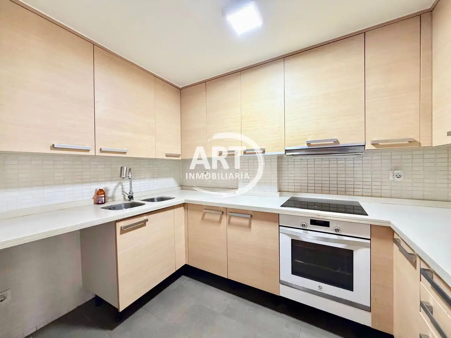 Kitchen of Flat for rent in Ciutat Vella 