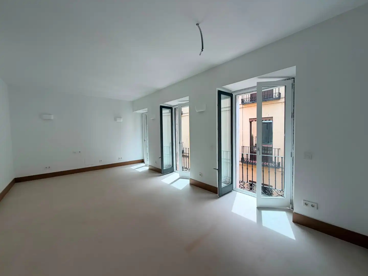 Living room of Flat for sale in Madrid  with Air Conditioner, Heating and Balcony