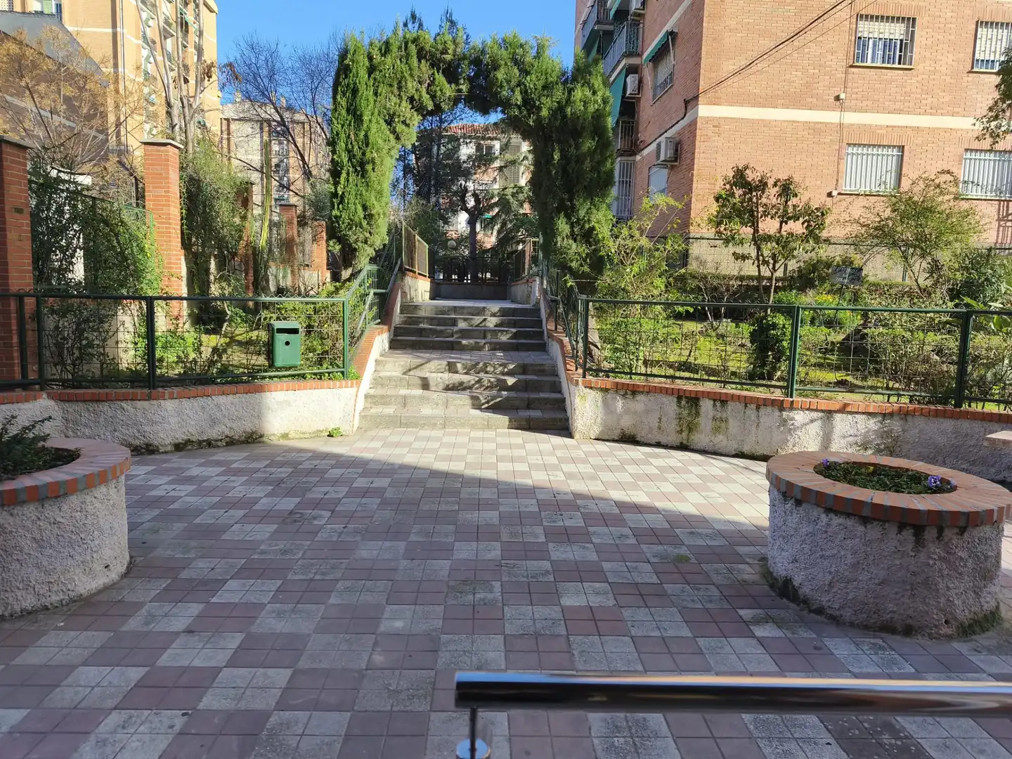 Vista exterior de Planta baja en venta en Granada con Jardín privado, Terraza y Amueblado