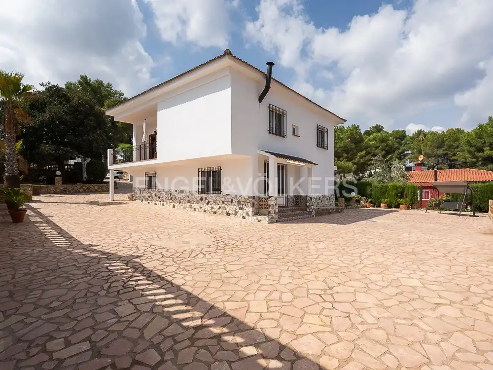 Vista exterior de Casa o xalet en venda en Alberic amb Aire condicionat, Calefacció i Jardí privat