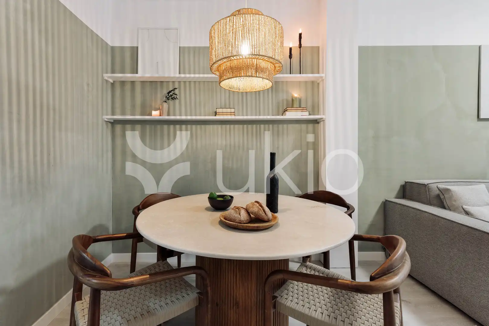 Comedor de Apartamento de alquiler en Barcelona con Aire acondicionado, Calefacción y Amueblado
