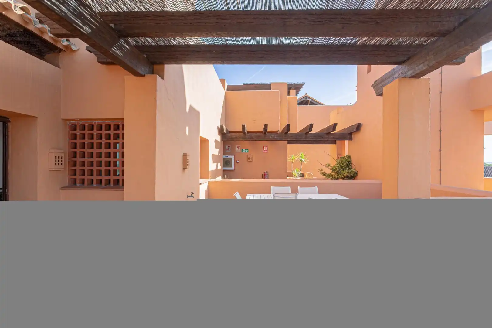 Terraza de Apartamento en venta en Chiclana de la Frontera con Piscina comunitaria