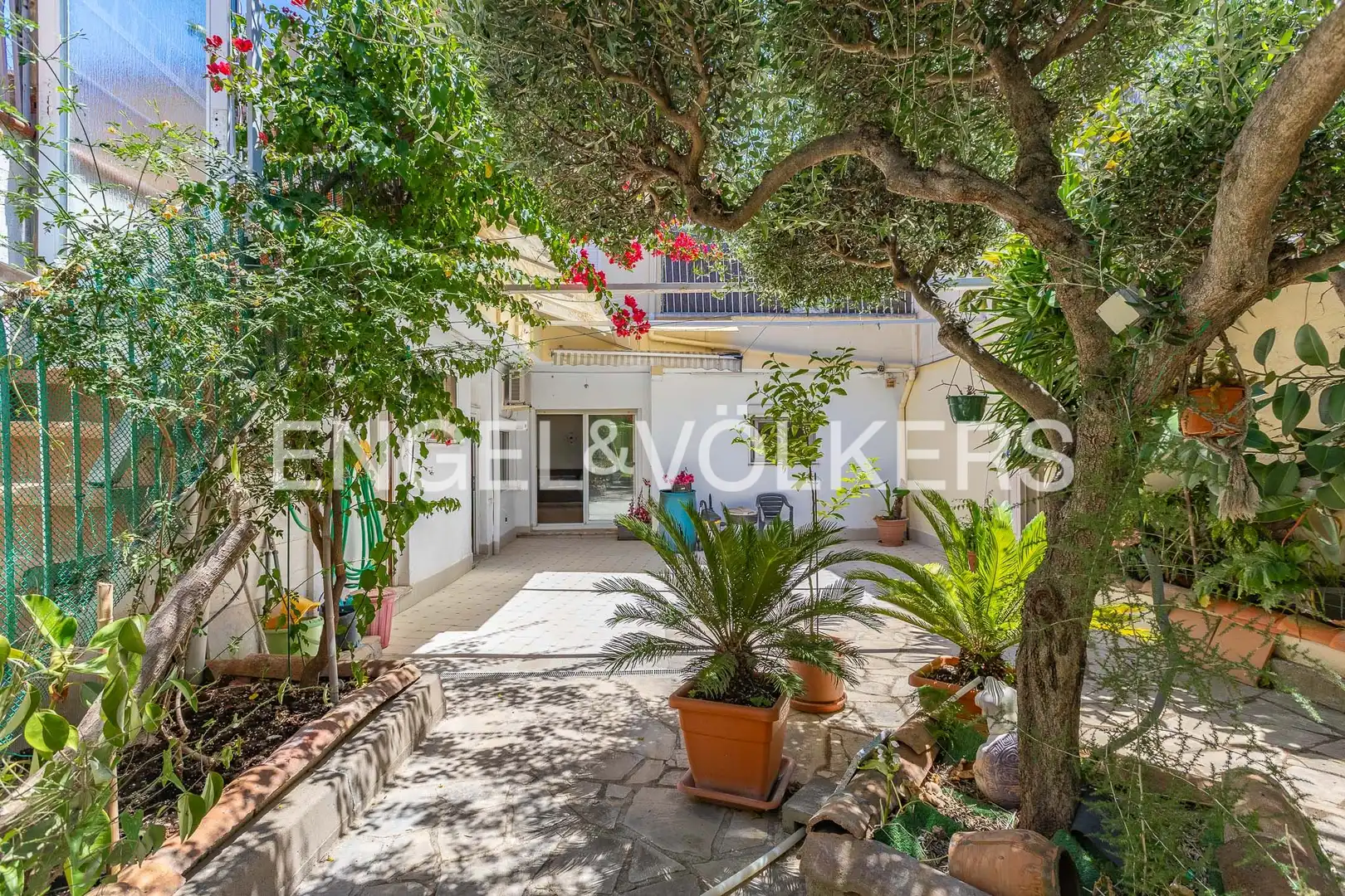 Vista exterior de Casa adosada en venta en Terrassa con Calefacción, Jardín privado y Terraza