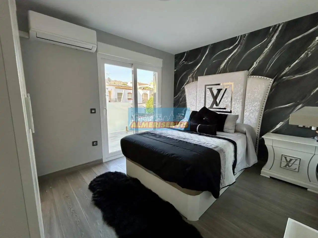 Dormitori de Casa o xalet en venda en Roquetas de Mar amb Aire condicionat i Terrassa