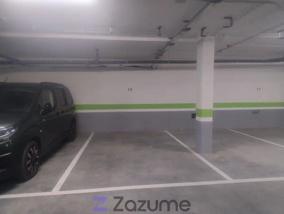 Parking de Piso de alquiler en Cáceres con Aire acondicionado, Calefacción y Parquet