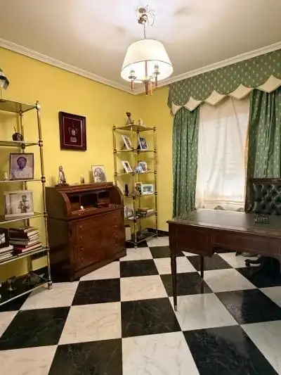 Piso en venta en Badajoz con Calefacción, Terraza y Trastero