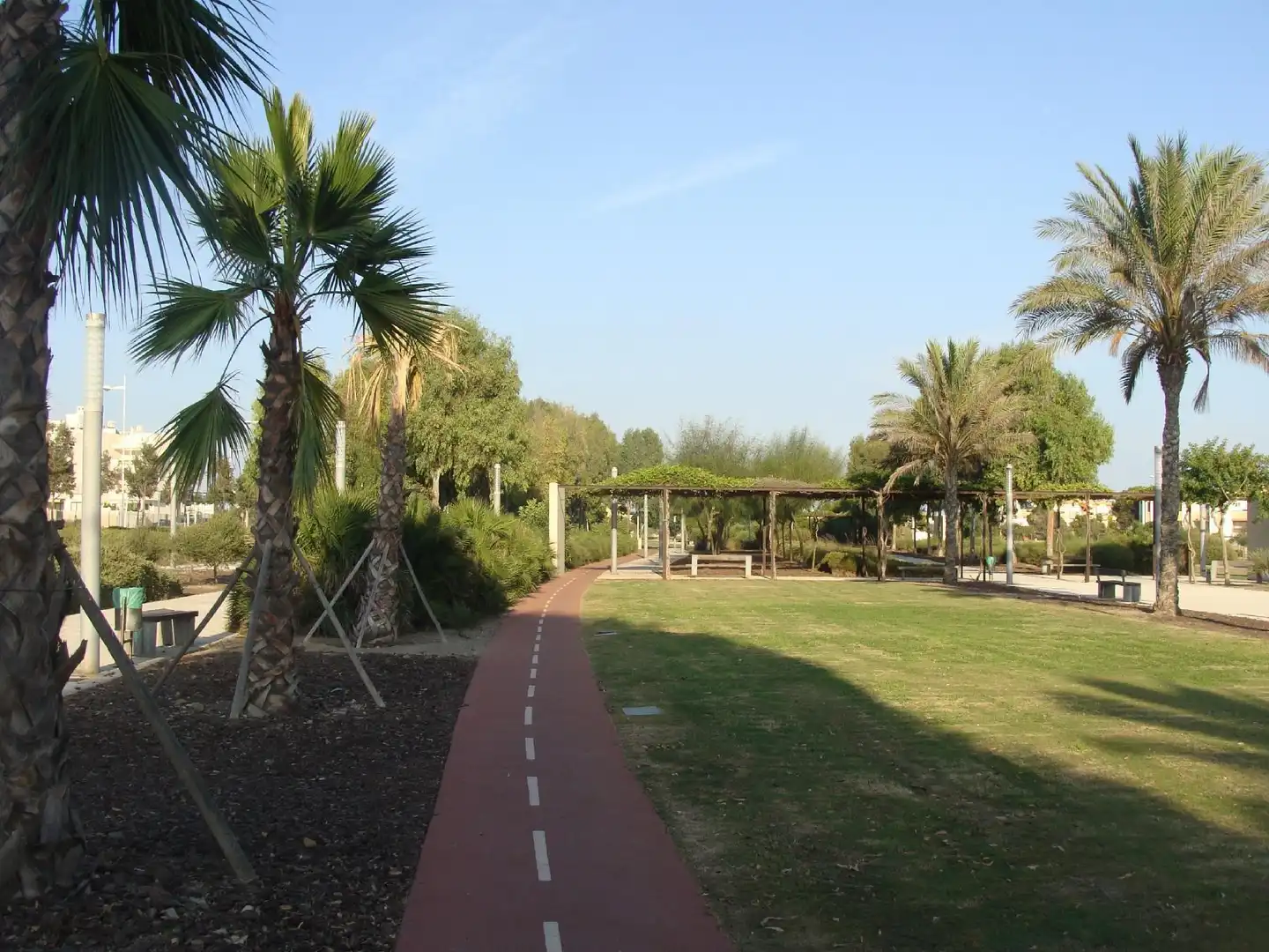 Vista exterior de Piso en venta en Almería con Trastero y Piscina comunitaria