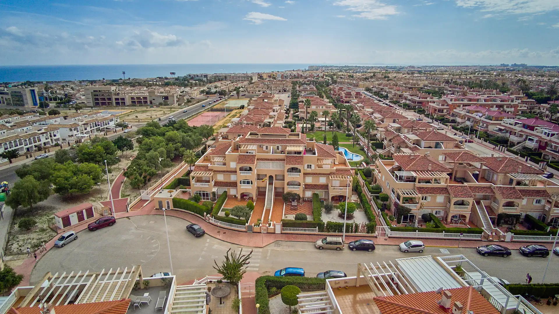 Vista exterior de Àtic en venda en Orihuela amb Aire condicionat, Calefacció i Terrassa