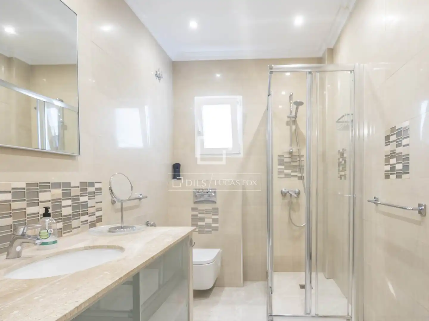 Bathroom of Flat for rent in Valencia  with Air Conditioner, Parquet flooring and Furnished