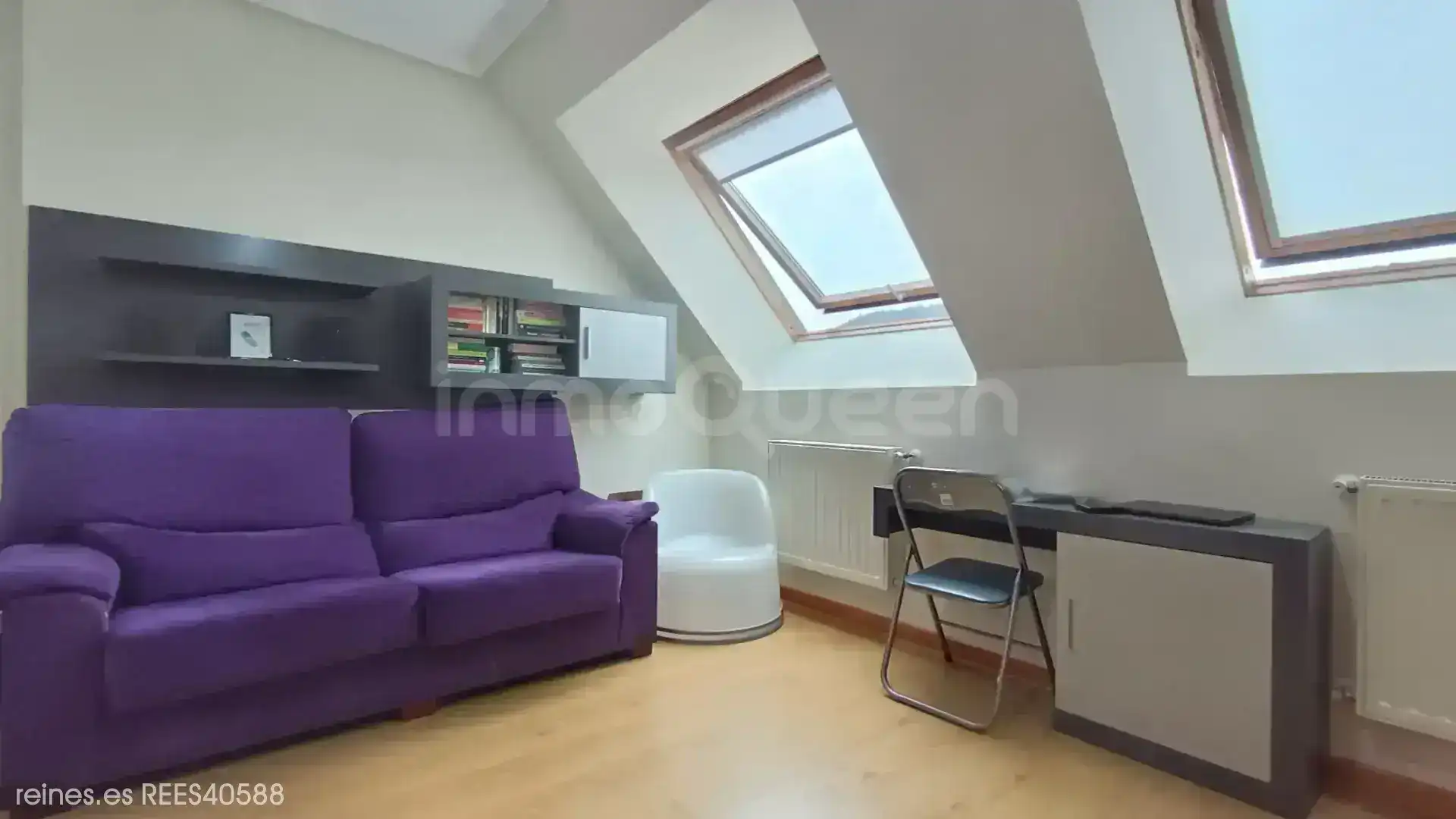 Sala de estar de Apartamento en venta en Oviedo  con Calefacción y Amueblado