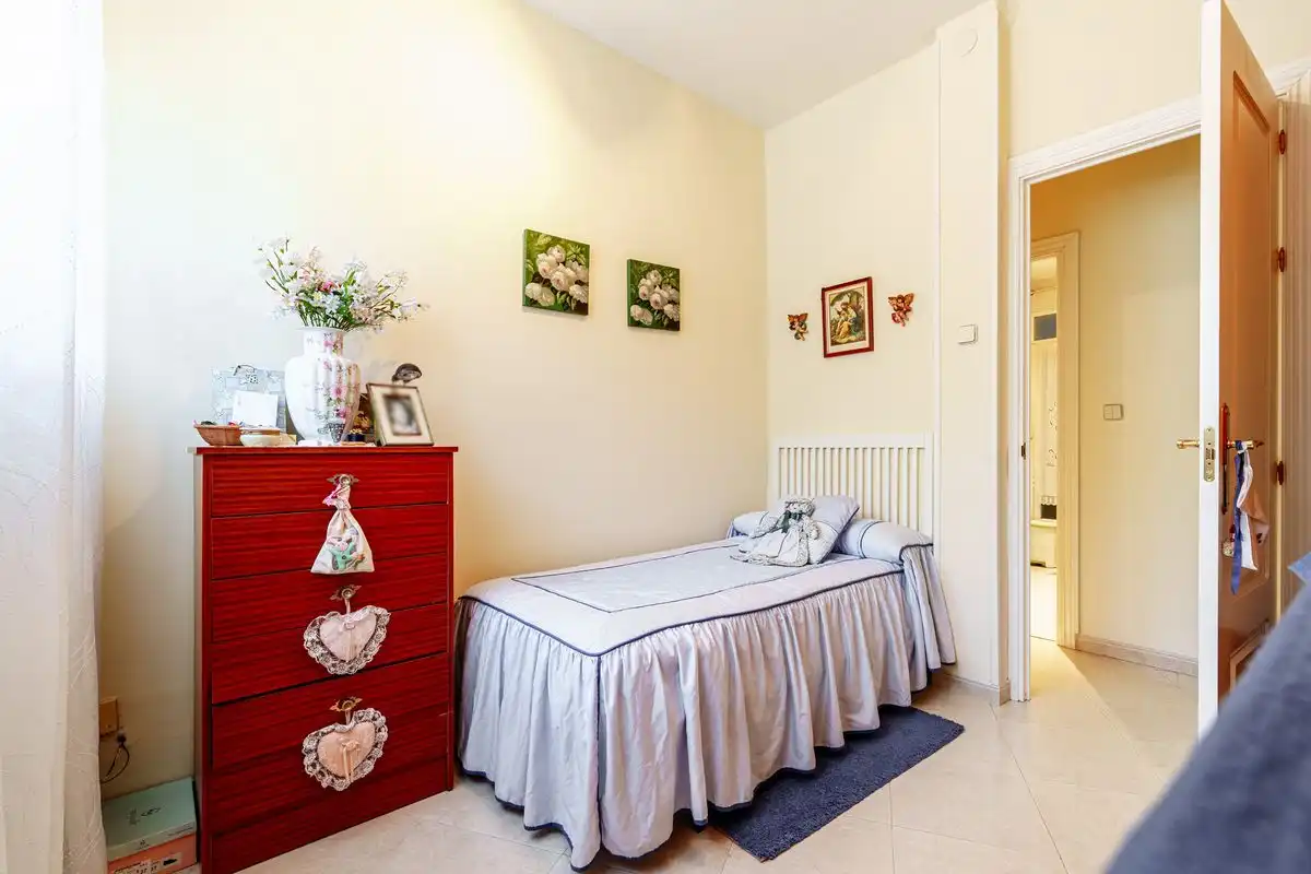 Schlafzimmer von Erdgeschoss zum Verkauf in Madrid mit Heizung