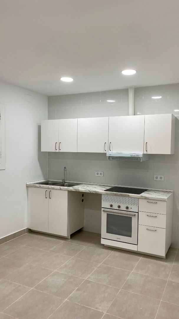 Cocina de Planta baja de alquiler en L'Hospitalet de Llobregat con Horno