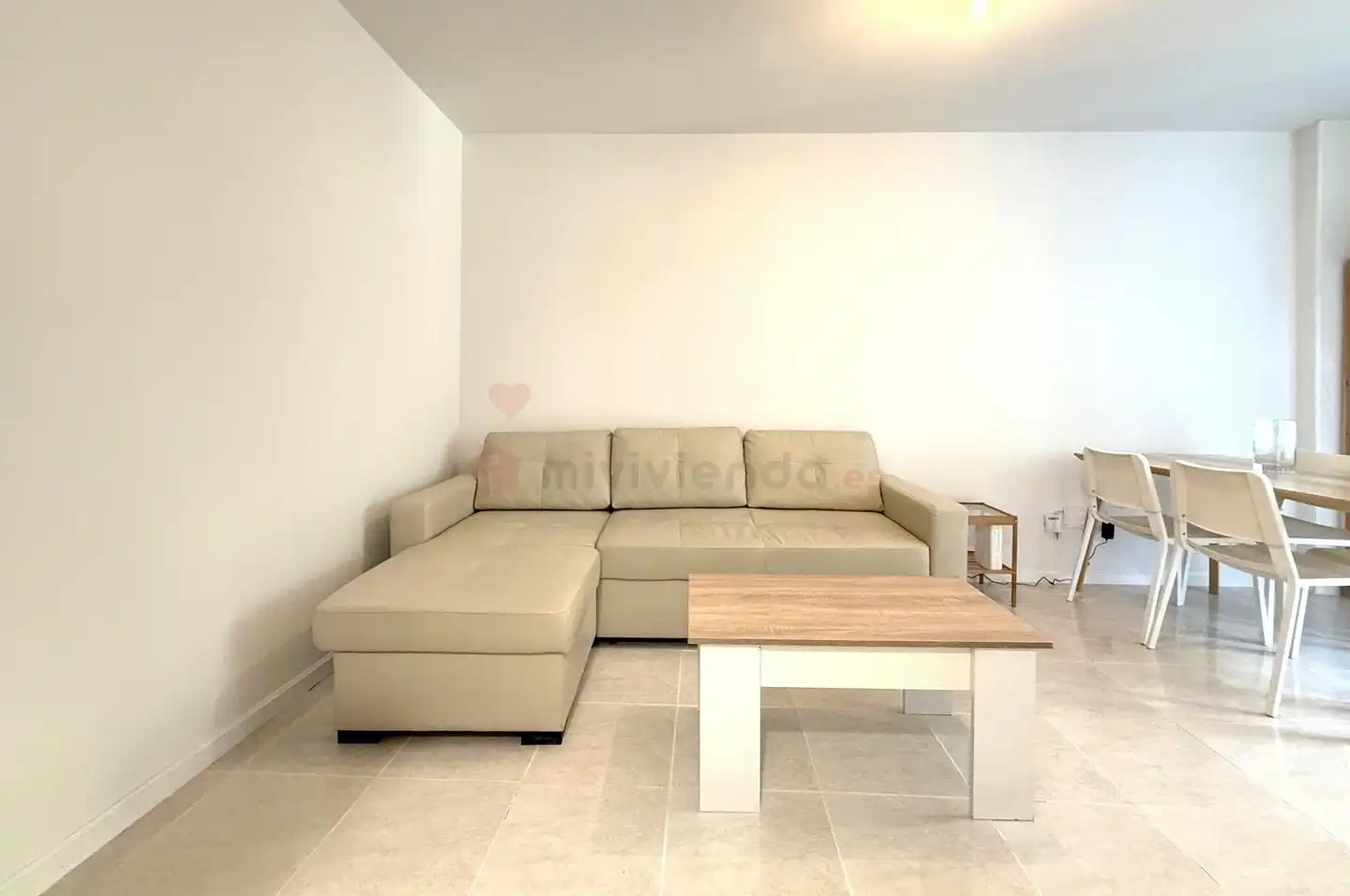 Sala de estar de Apartamento de alquiler en Madrid con Aire acondicionado, Calefacción y Piscina