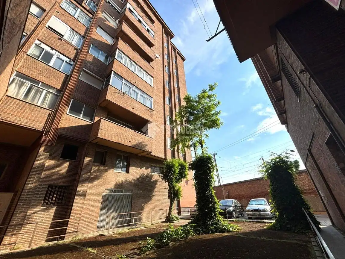 Vista exterior de Piso en venta en Medina del Campo con Calefacción