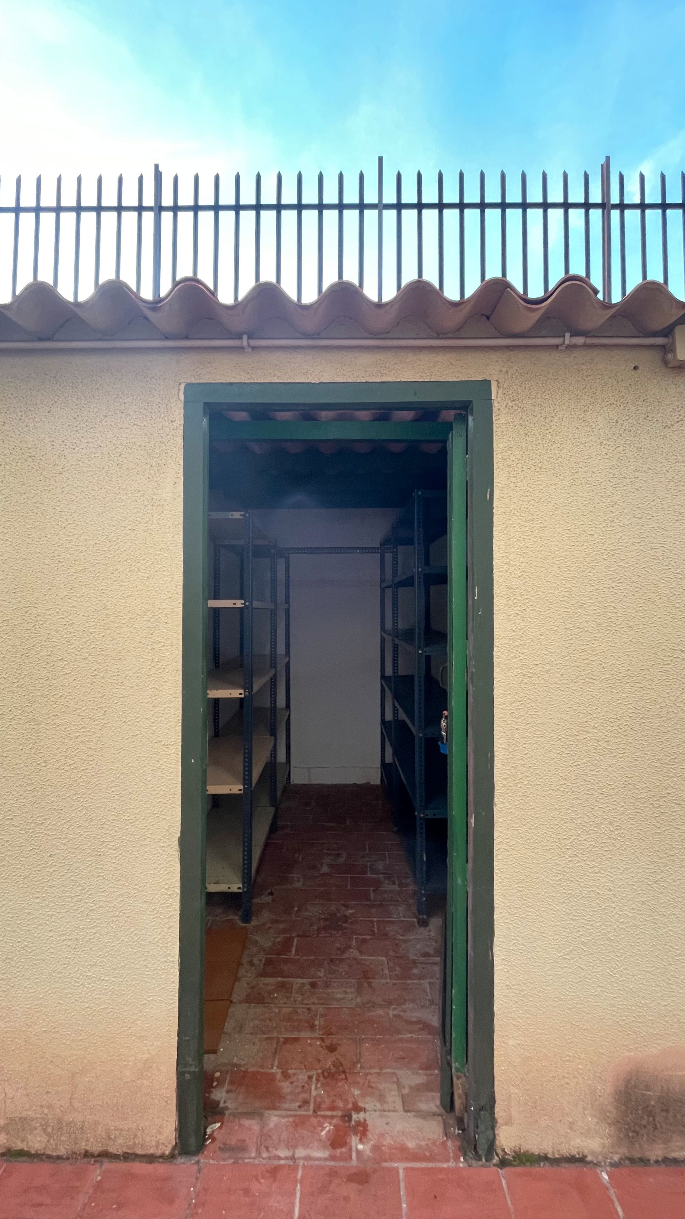 Box room for sale in  Melilla Capital