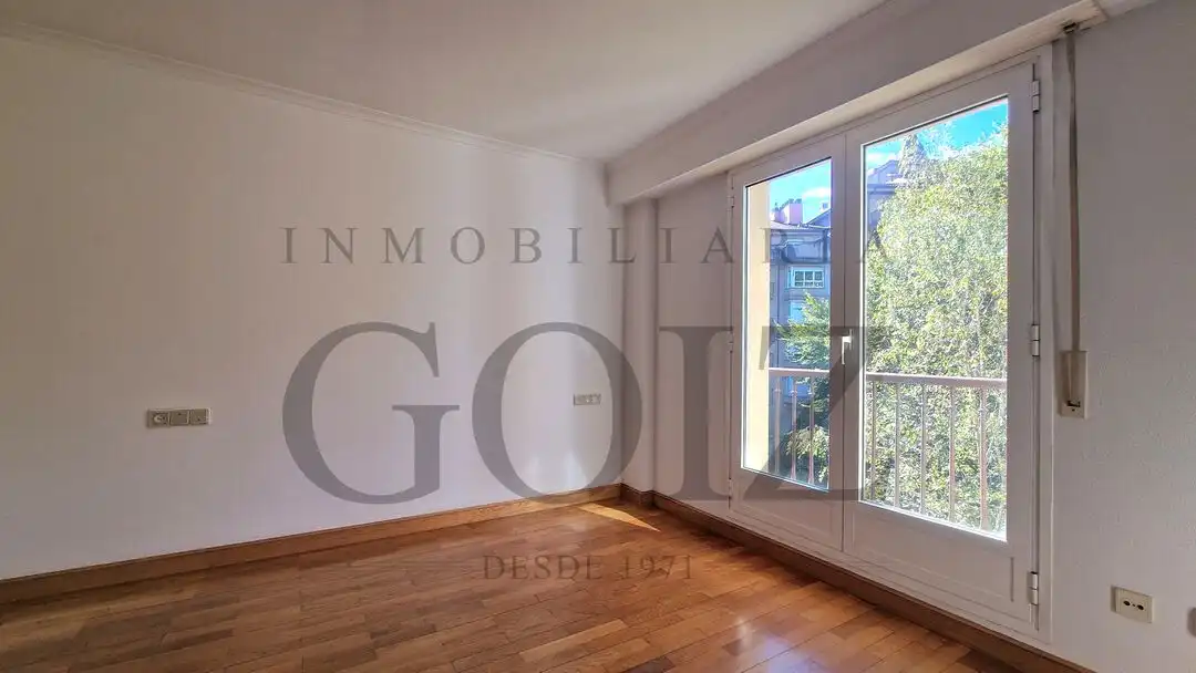 Habitación de Piso en venta en Donostia - San Sebastián  con Calefacción y Balcón