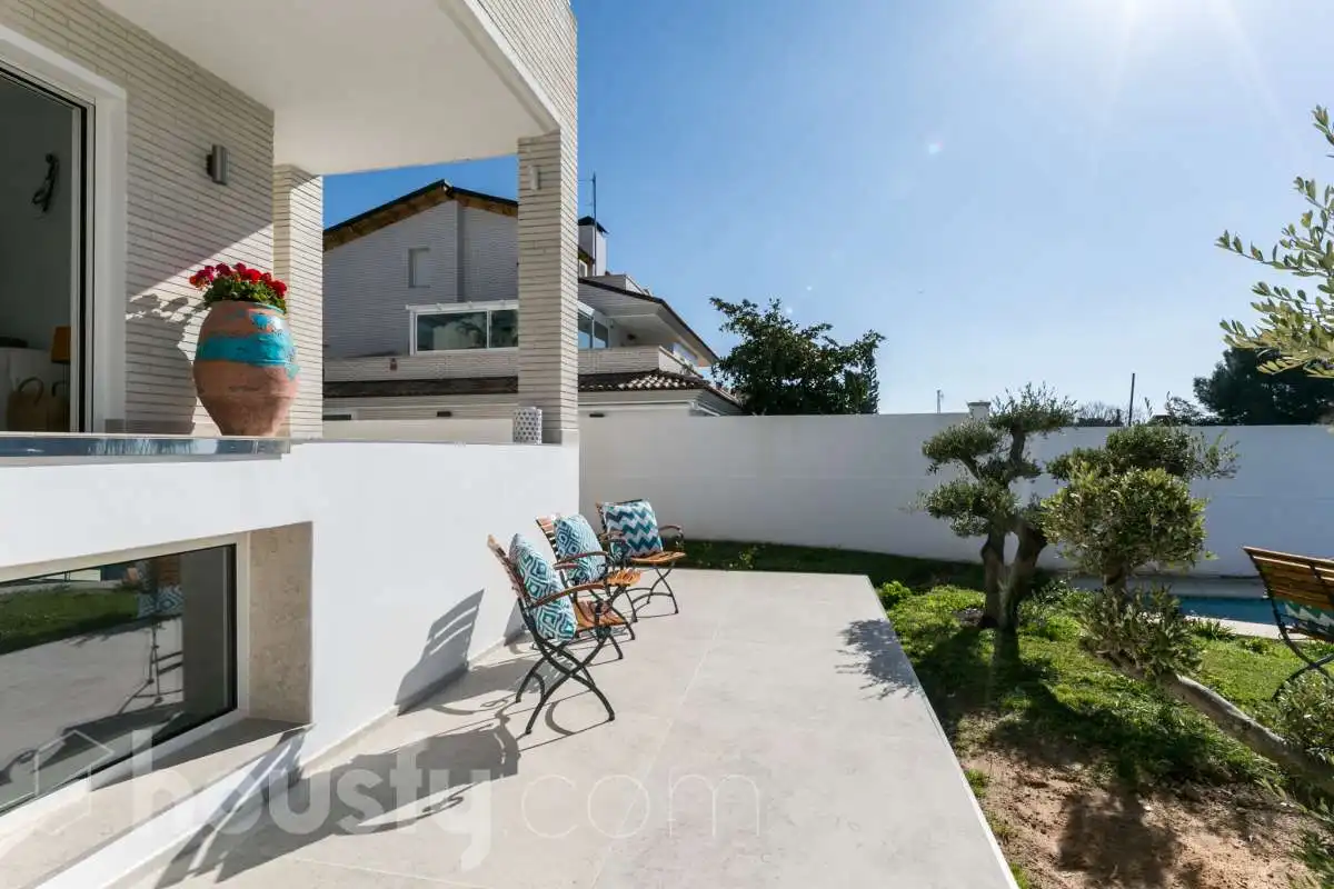 Terrassa de Casa adosada en venda en Sitges amb Aire condicionat, Calefacció i Jardí privat