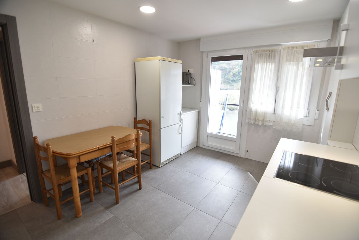 Cuina de Pis en venda en Ermua amb Moblat i Balcó