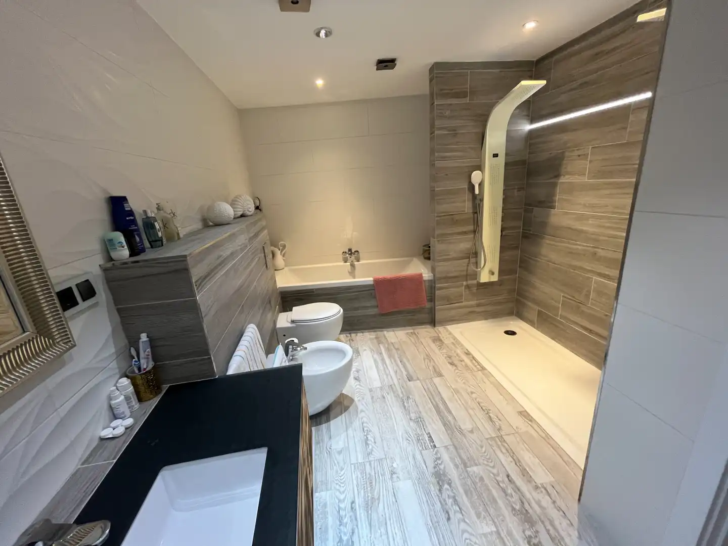 Baño de Casa adosada en venta en Manlleu con Calefacción, Jardín privado y Parquet