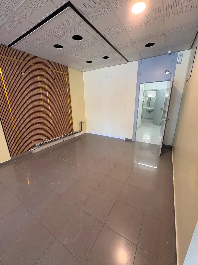Commercial properties for rent in Girona  with Air Conditioner and Parquet flooring