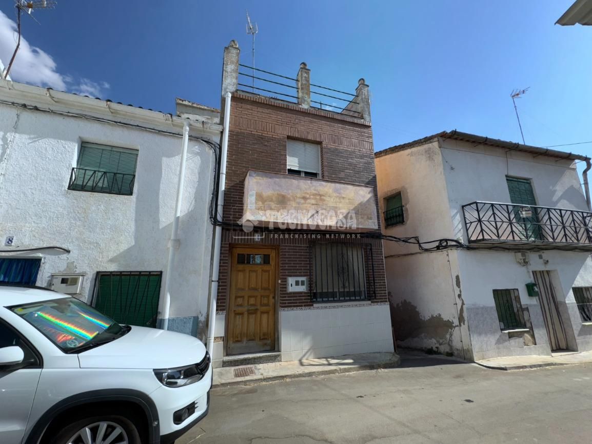 Vista exterior de Casa adosada en venta en Dosbarrios