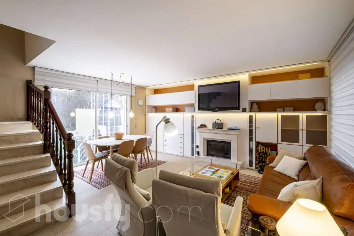 Sala de estar de Casa o chalet en venta en  Barcelona Capital con Aire acondicionado, Calefacción y Jardín privado
