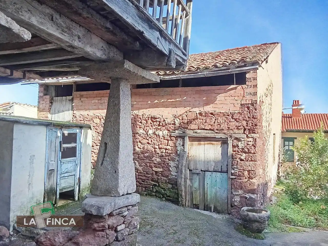 Vista exterior de Casa o xalet en venda en Villaviciosa amb Calefacció, Terrassa i Traster