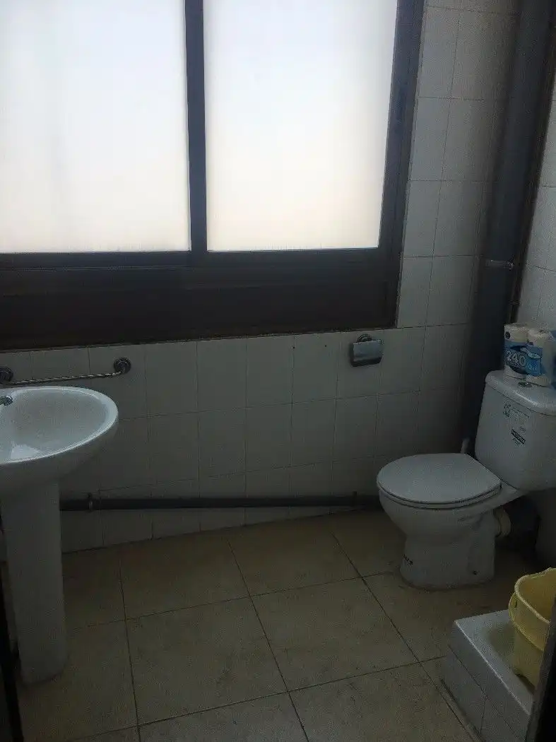 Bany de Local de lloguer en Rubí