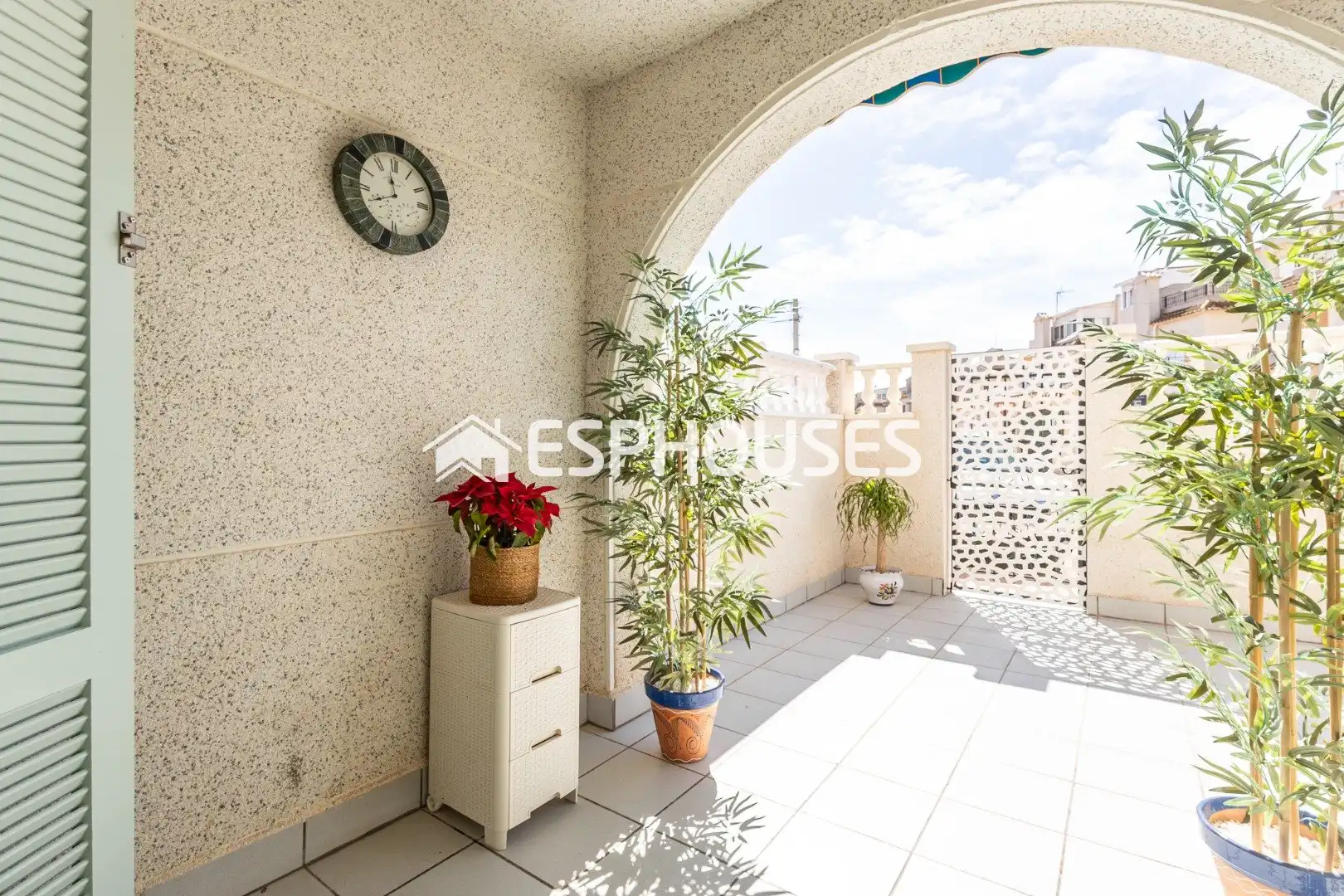 Terrasse von Erdgeschoss zum Verkauf in Guardamar del Segura mit Klimaanlage, Terrasse und Balkon