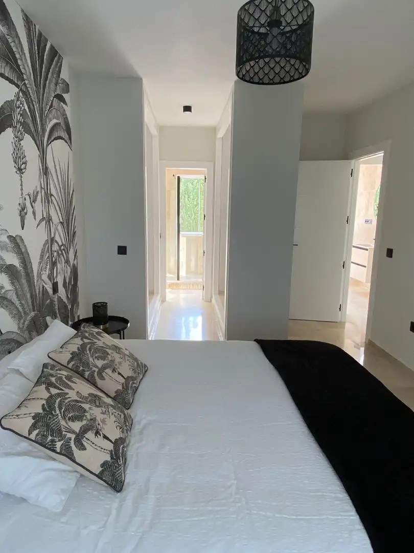Habitación de Apartamento en venta en Marbella con Aire acondicionado, Calefacción y Terraza