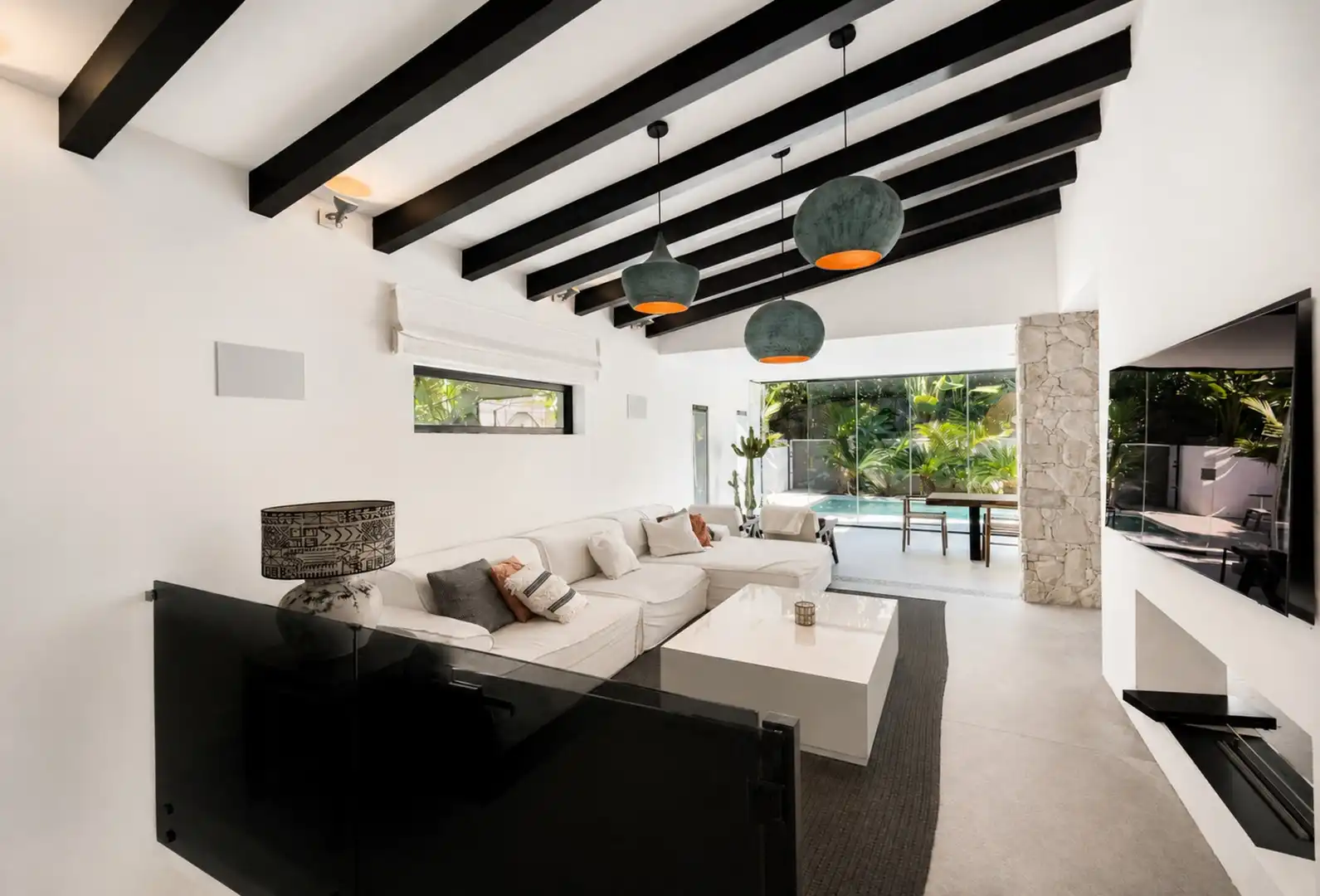 Sala d'estar de Casa o xalet en venda en Marbella amb Aire condicionat, Jardí privat i Terrassa