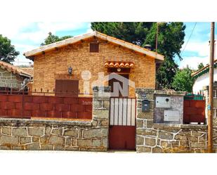 Exterior view of House or chalet for sale in Las Navas del Marqués   with Heating, Private garden and Terrace