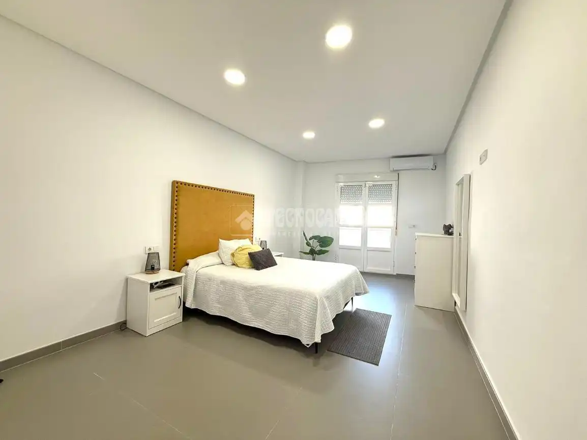 Habitación de Casa adosada en venta en Almería con Calefacción y Terraza