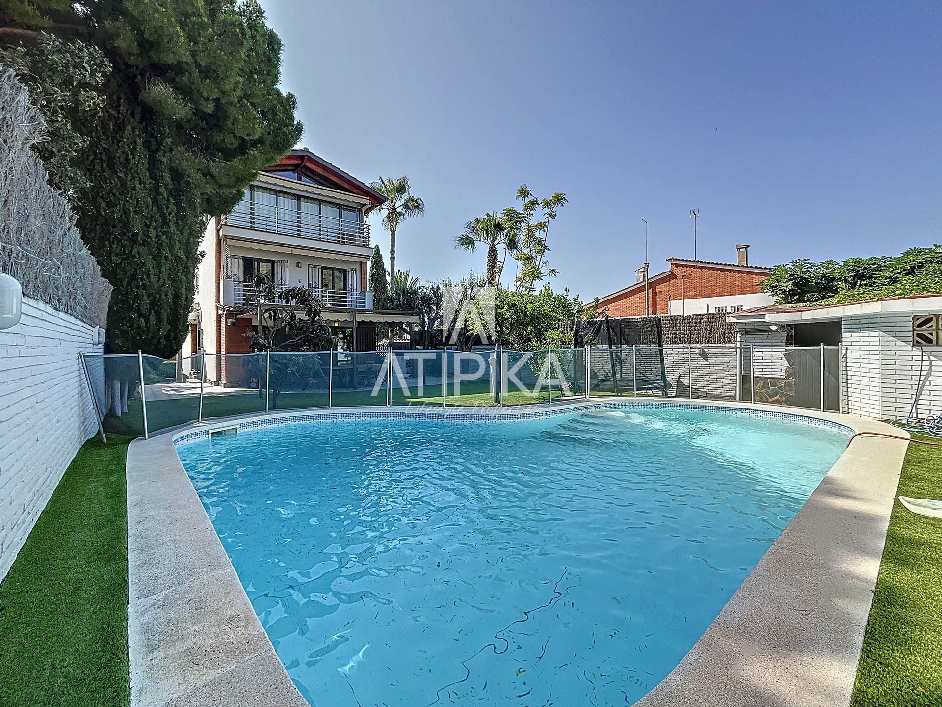 Piscina de Casa o xalet en venda en Castelldefels amb Aire condicionat, Calefacció i Parquet