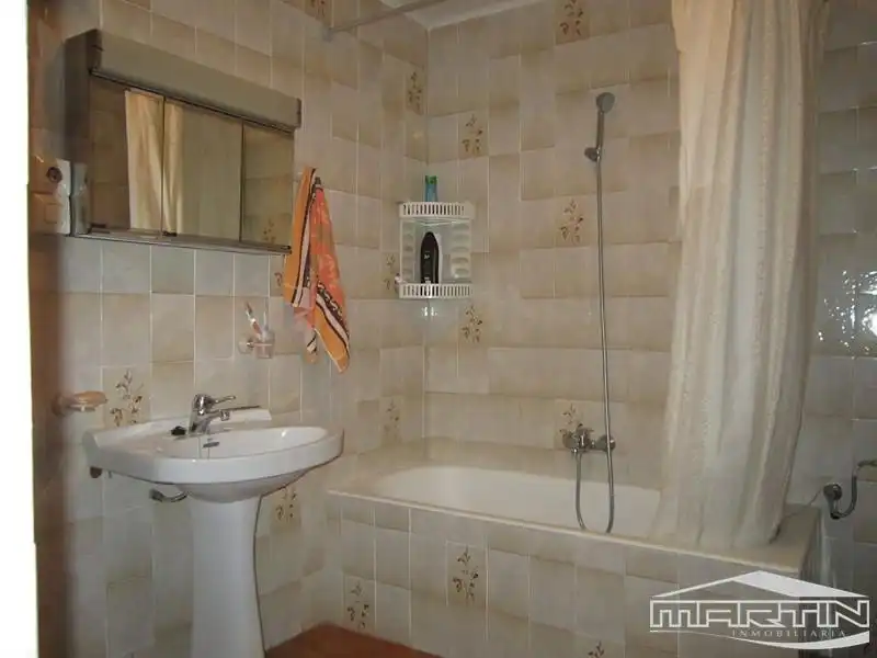 Bany de Casa o xalet en venda en Lucena amb Aire condicionat i Terrassa