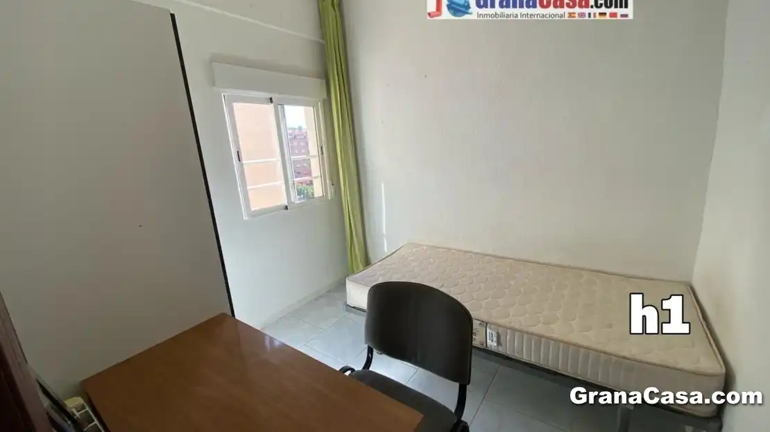 Schlafzimmer von Wohnung zur untervermieten in Granada mit Klimaanlage, Heizung und Möbliert