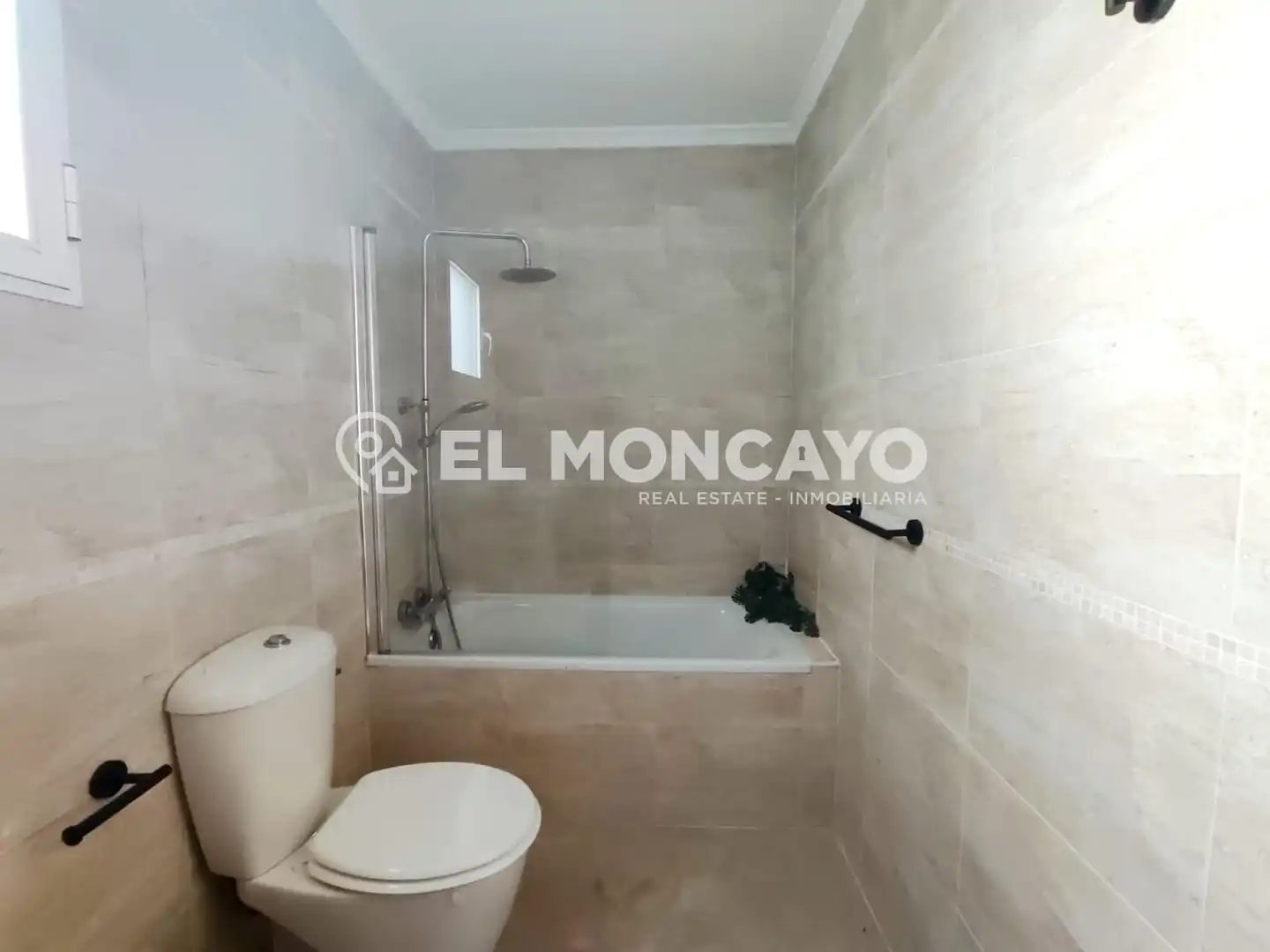 Bany de Apartament en venda en Jacarilla amb Aire condicionat, Calefacció i Terrassa