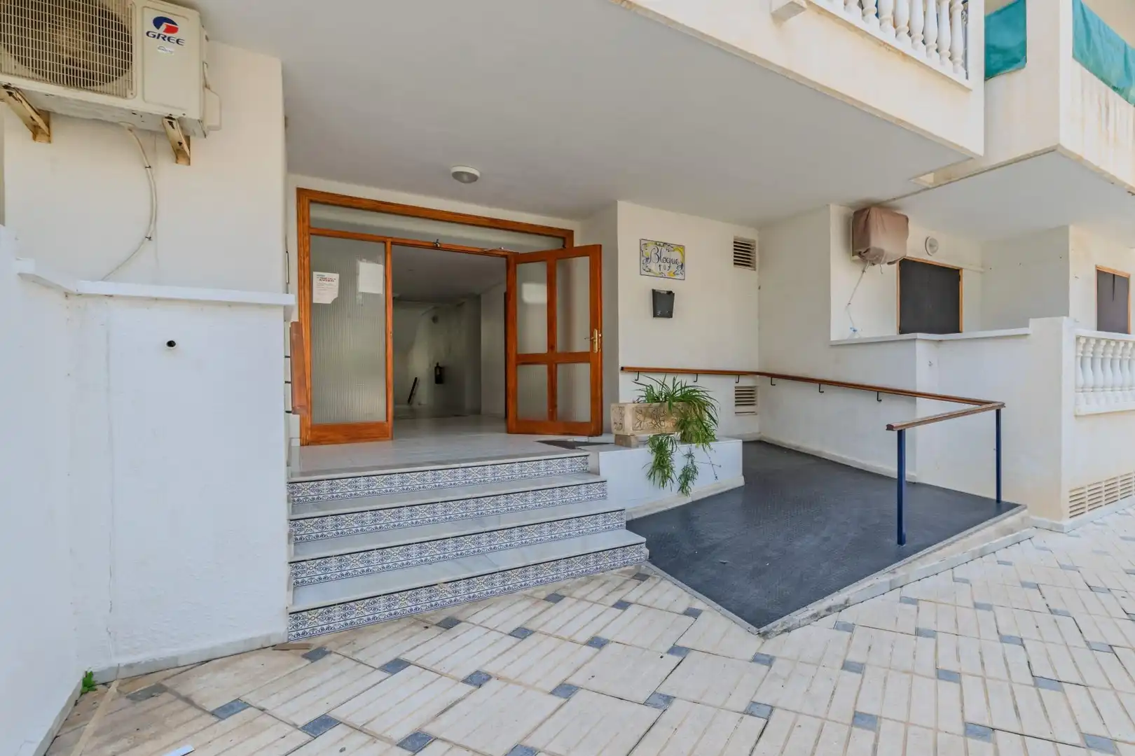 Apartament en venda en Torrevieja amb Jardí privat, Terrassa i Moblat