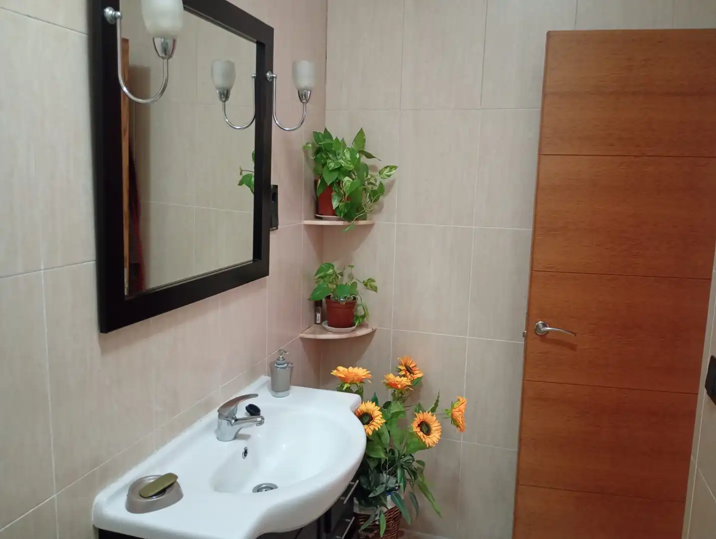 Bathroom of Ground floor for sale in Albaida del Aljarafe  with Air Conditioner