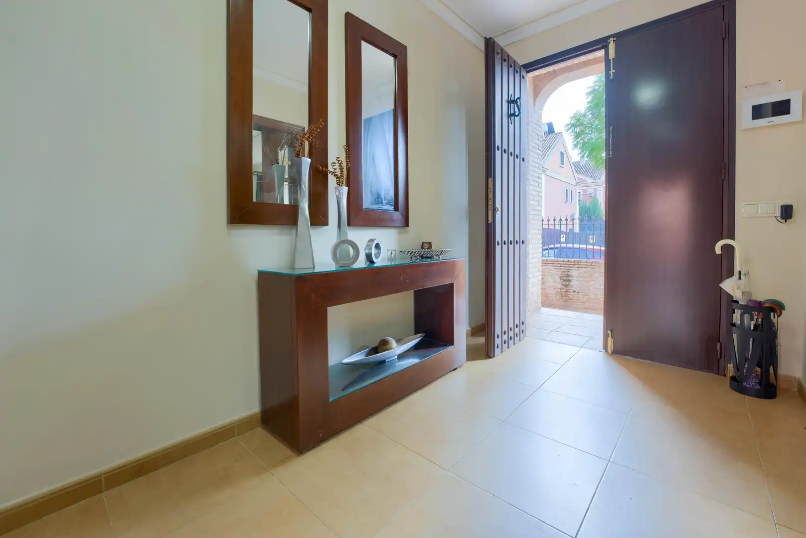Houses for sale in Montequinto  with Air Conditioner, Heating and Private garden