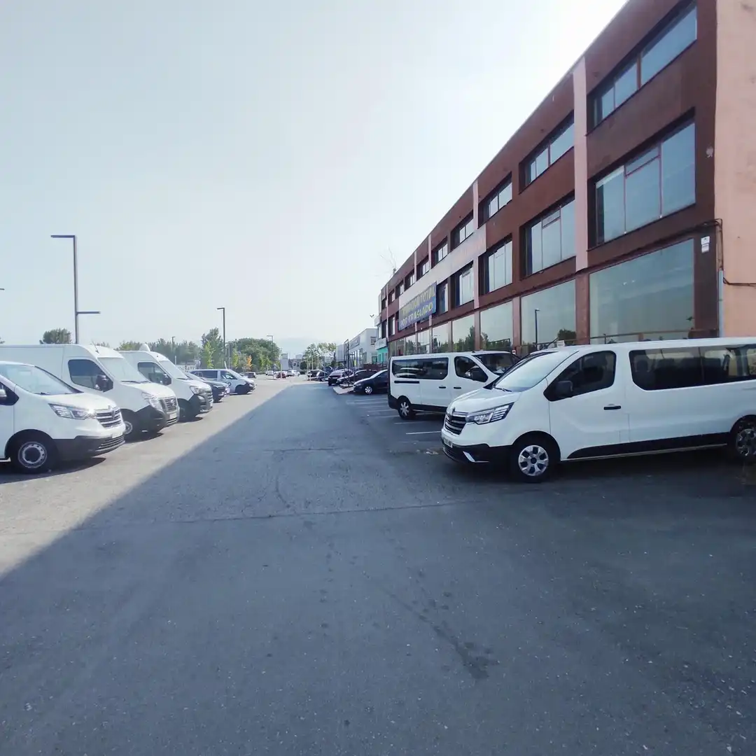 Parking de Nave industrial de alquiler en Siero con Calefacción