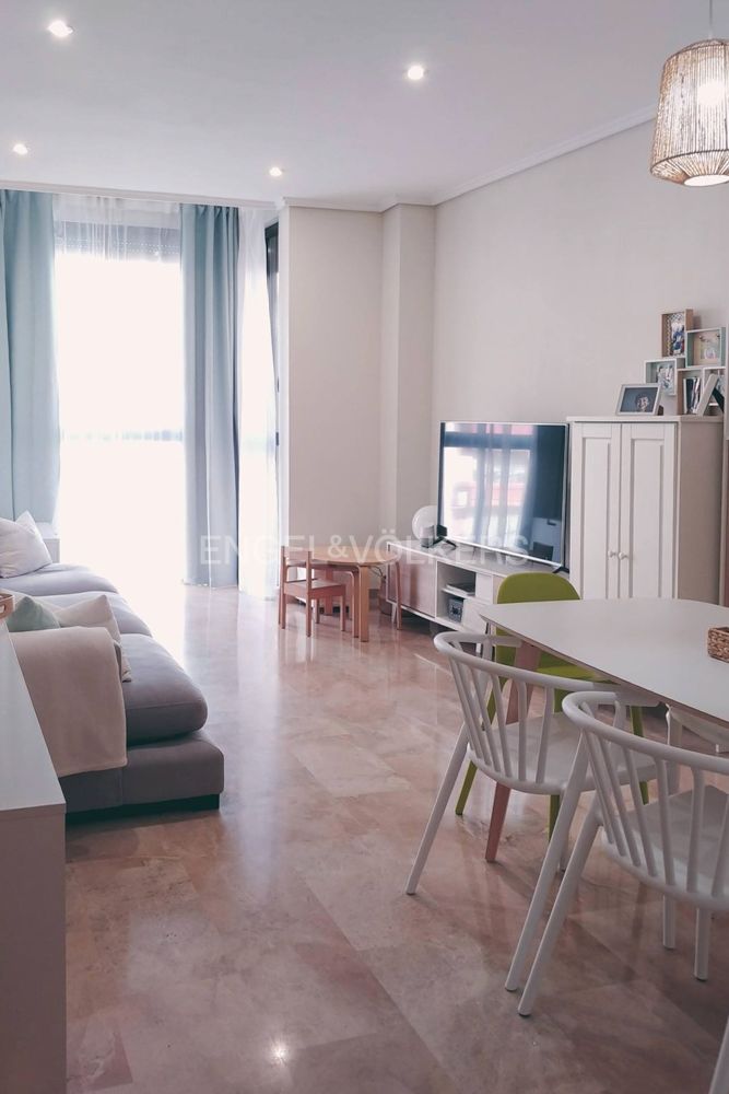 Sala d'estar de Apartament en venda en  Valencia Capital amb Aire condicionat, Calefacció i Moblat