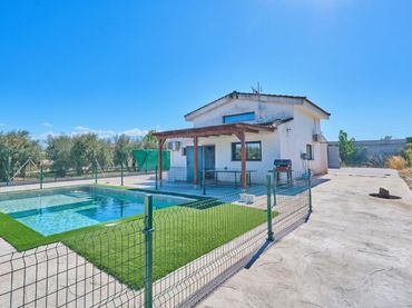 Chalet con piscina en venta en Polígono 1  DAILIMÓN
