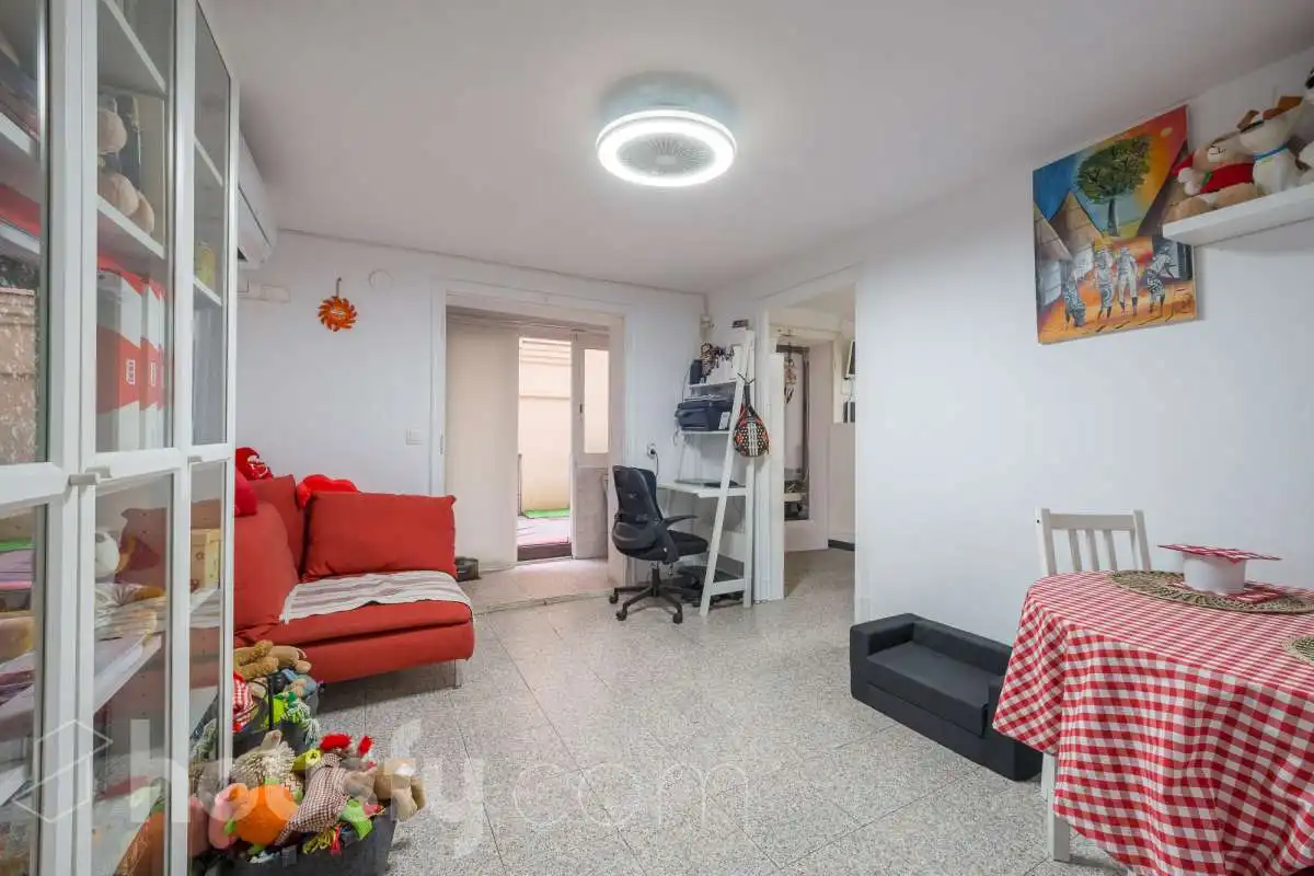 Wohnung mit Aufzug zum Verkauf in Calle Arago .