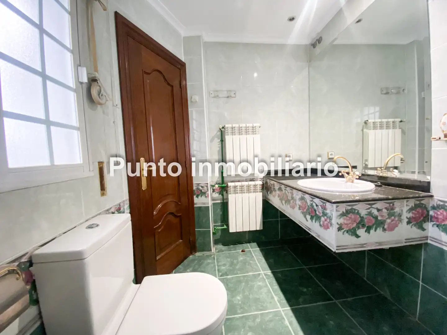 Badezimmer von Wohnung zum Verkauf in Valladolid mit Klimaanlage, Heizung und Parkett