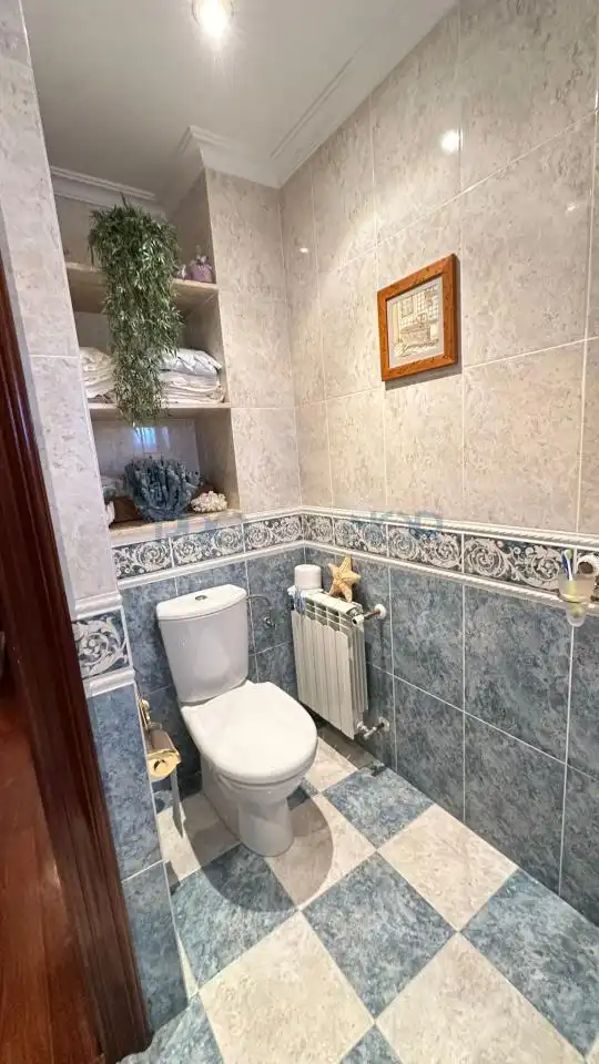 Baño de Casa o chalet en venta en Sariegos con Calefacción, Jardín privado y Terraza