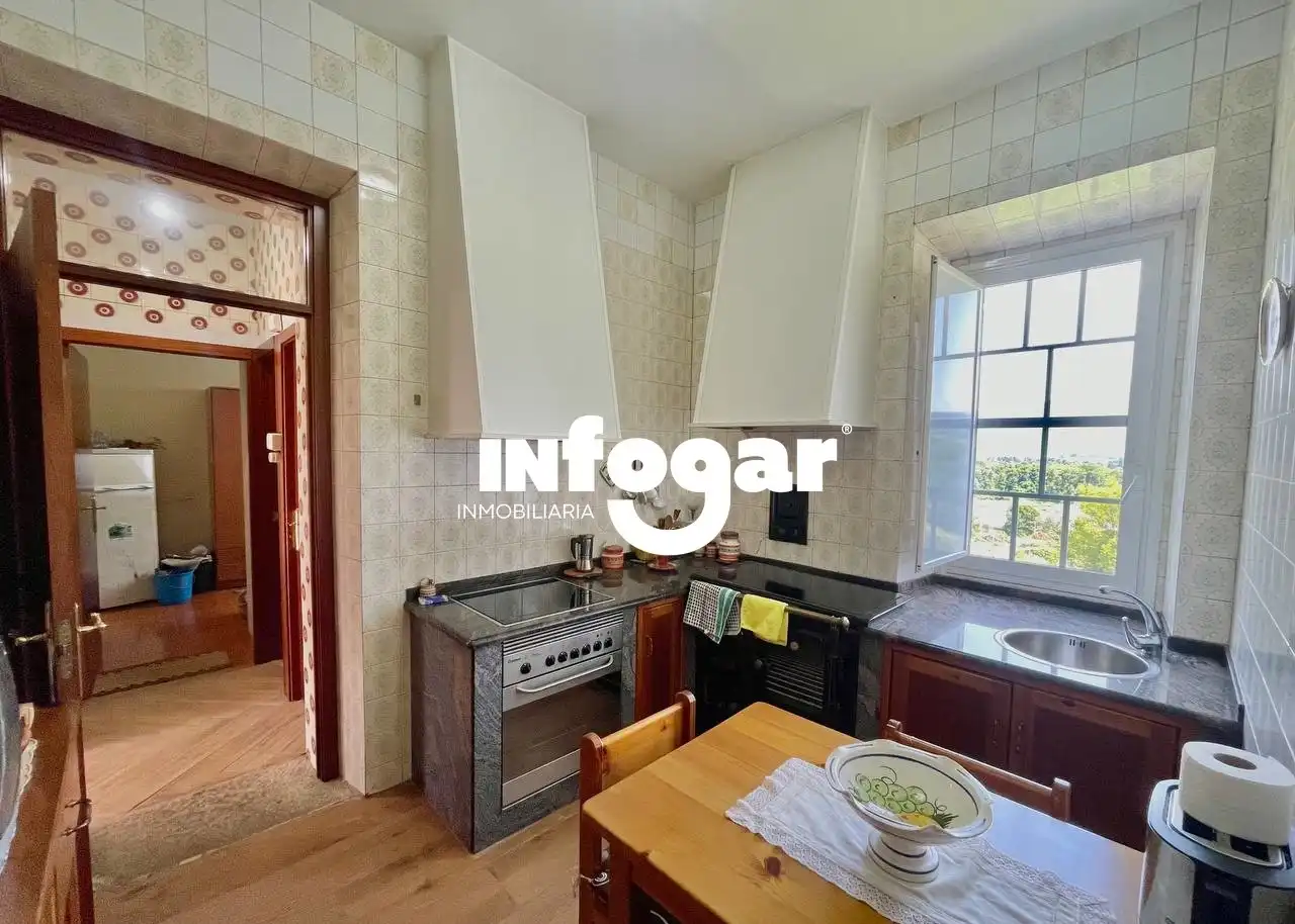 Cuina de Casa o xalet en venda en O Rosal   amb Jardí privat, Parquet i Terrassa